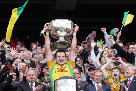 Michael Murphy lifts the Sam Maguire in 2012. Photos: Donna McBride.