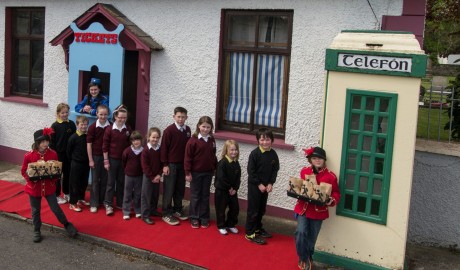 Children from Scoil Treasa Naofa in Malin queuing for the a sneak preview of the phonebox cinema. 