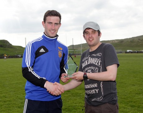 Chris McNulty presents Patrick McBrearty with the May 2013 Donegal News Sports Personality of the Month award.