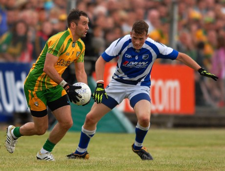 Karl Lacey looks up for a team mate to pass to, as Kieran Lillis keeps his eye on the ball, for Laois.