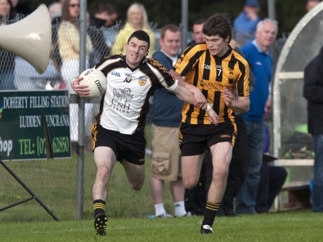 Malin's Stephen McLaughlin and St. Eunans' Daragh Mulgrew battle for possession during Saturday's game.