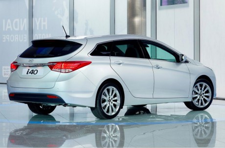 2012-Hyundai-i40-at-2011-Geneva-Motor-Show