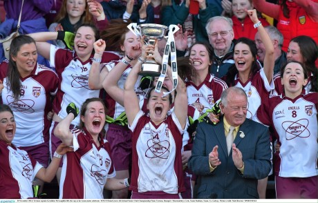 Geraldine McLaughlin lifts the Dolores Tyrrell Memorial Cup. 