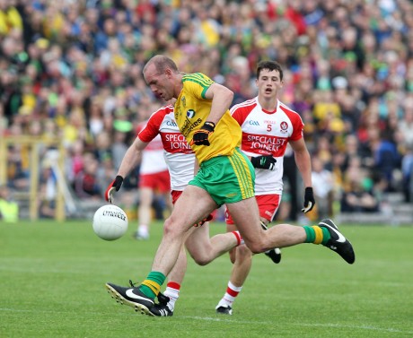 Donegal midfielder Neil Gallagher charges forward against Derry. Photo: Donna El Assaad
