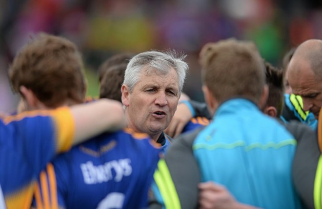 Tipperary manager Charlie McGeever speaks to his players. Photo: Eoin Noonan / SPORTSFILE