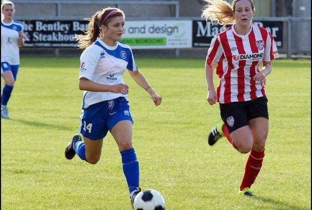 Zoe McGlynn in action for Sion Swifts.