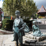 The Hiring Fair sculpture in the Market Square.