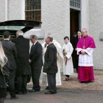 The remains of Shaun Harkin arrive at Christ the King Church, Gortahork wher the family were received by Fr.Sen î Gallchir and Bishop Alan McGuckian.